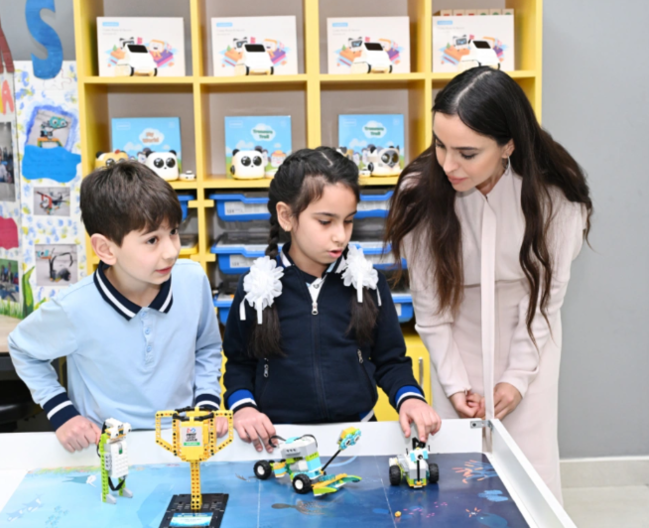 Leyla Əliyeva və Alyona Əliyeva Gəncədə STEAM mərkəzində və 37 nömrəli tam orta məktəbdə olublar