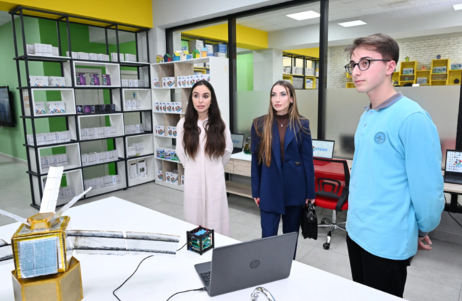 Leyla Əliyeva və Alyona Əliyeva Gəncədə STEAM mərkəzində və 37 nömrəli tam orta məktəbdə olublar