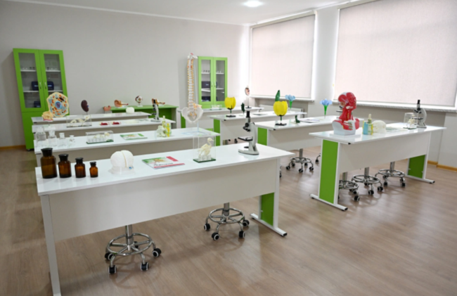 Leyla Əliyeva və Alyona Əliyeva Gəncədə STEAM mərkəzində və 37 nömrəli tam orta məktəbdə olublar