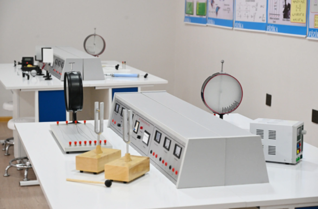 Leyla Əliyeva və Alyona Əliyeva Gəncədə STEAM mərkəzində və 37 nömrəli tam orta məktəbdə olublar