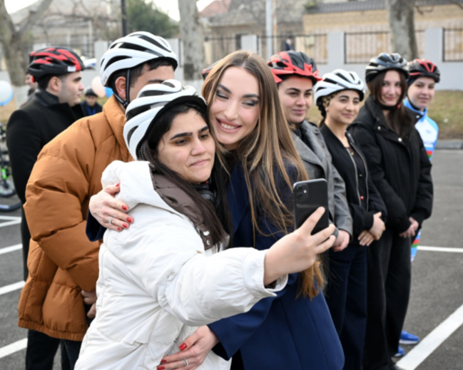 Leyla Əliyeva və Alyona Əliyeva Gəncədə STEAM mərkəzində və 37 nömrəli tam orta məktəbdə olublar