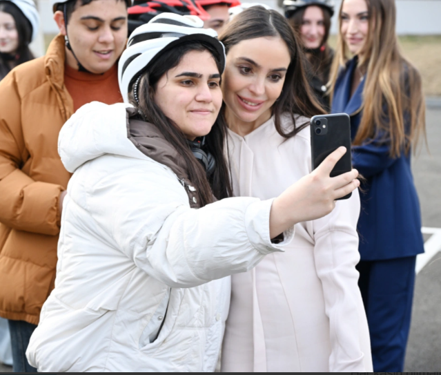 Leyla Əliyeva və Alyona Əliyeva Gəncədə STEAM mərkəzində və 37 nömrəli tam orta məktəbdə olublar