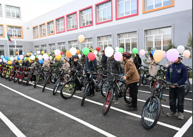 Leyla Əliyeva və Alyona Əliyeva Gəncədə STEAM mərkəzində və 37 nömrəli tam orta məktəbdə olublar