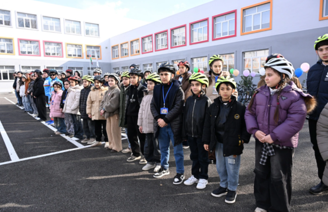 Leyla Əliyeva və Alyona Əliyeva Gəncədə STEAM mərkəzində və 37 nömrəli tam orta məktəbdə olublar