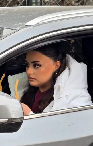 Almaxanım Əhmədlidən YENİ FOTOLAR