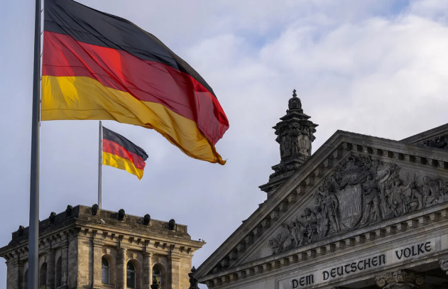 Almaniyada dövlət qulluğuna qəbulun dondurulması təklif edilir