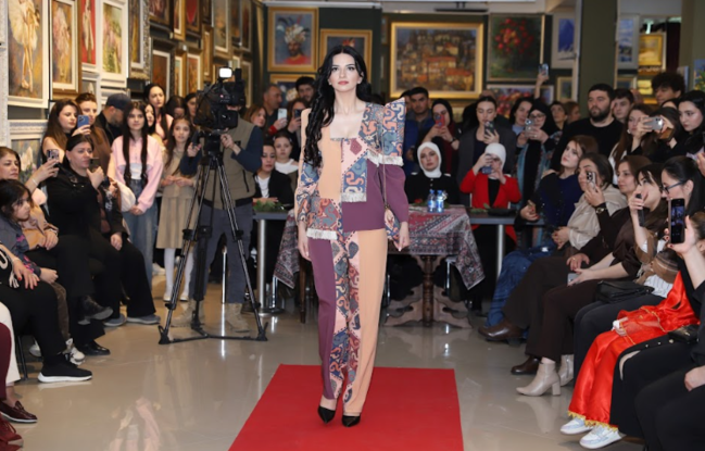 Xətai Sənət Mərkəzində "Milli-mənəvi dəyərlərimiz" adlı incəsənət sərgisi keçirilib - FOTOLAR