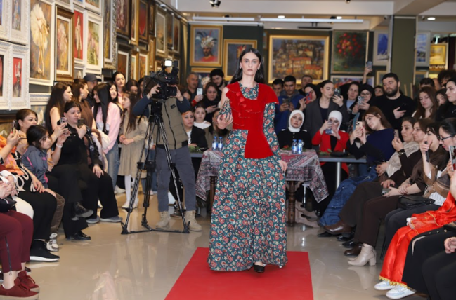 Xətai Sənət Mərkəzində "Milli-mənəvi dəyərlərimiz" adlı incəsənət sərgisi keçirilib - FOTOLAR