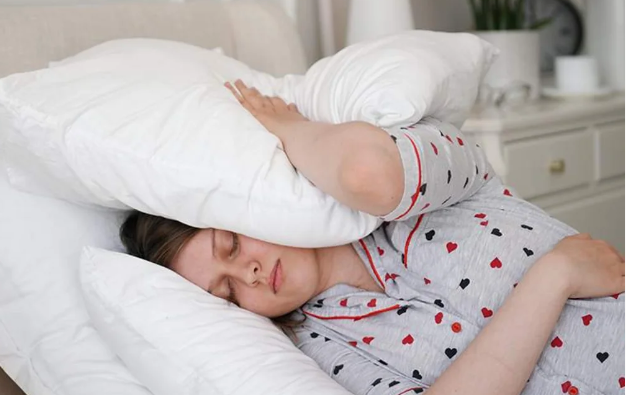 Yatmazdan əvvəl hansı vərdişlər yuxunu pozur? - Mütəxəssis rəyi