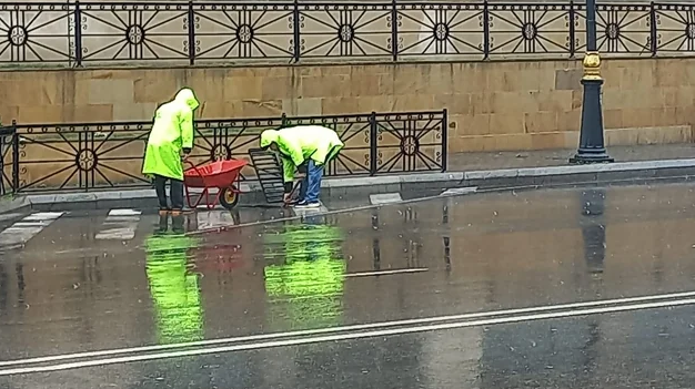 Şəhərin kommunal xidmətləri gücləndirilmiş iş rejimində fəaliyyət göstərir - FOTO