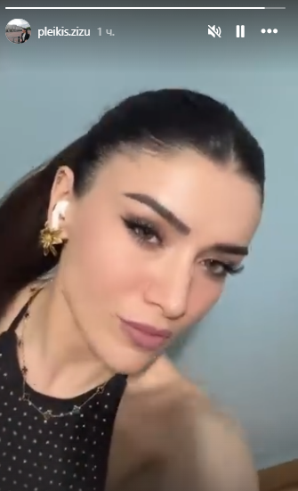 Ülviranın modelə bənzəyən qızı gözəlliyi ilə HEYRAN EDİR - YENİ FOTO