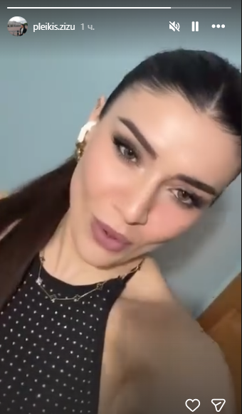 Ülviranın modelə bənzəyən qızı gözəlliyi ilə HEYRAN EDİR - YENİ FOTO