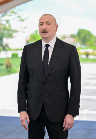 İlham Əliyev və Mehriban Əliyeva Şükürbəyli kəndinə köçən sakinlərlə görüşüblər - FOTO