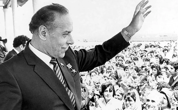 Ulu öndər Heydər Əliyevin anadan olmasının 103-cü ildönümüdür - FOTO