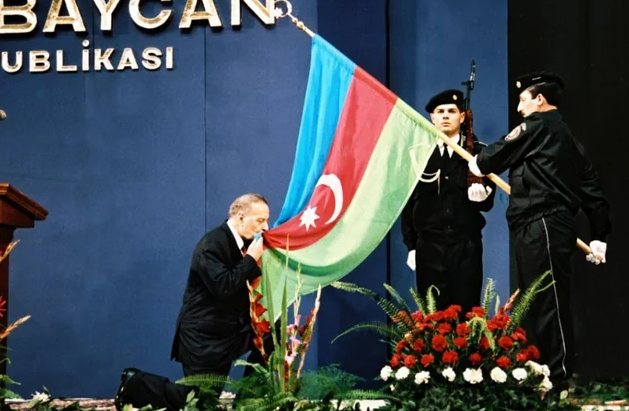 Ulu öndər Heydər Əliyevin anadan olmasının 103-cü ildönümüdür - FOTO