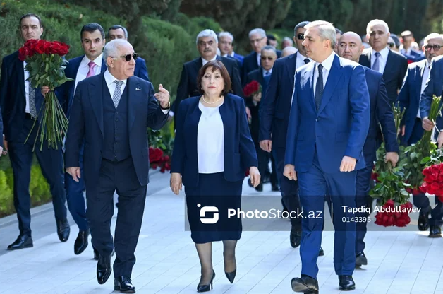 Ümummilli lider Heydər Əliyevin xatirəsi anılır - YENİLƏNİB+FOTO