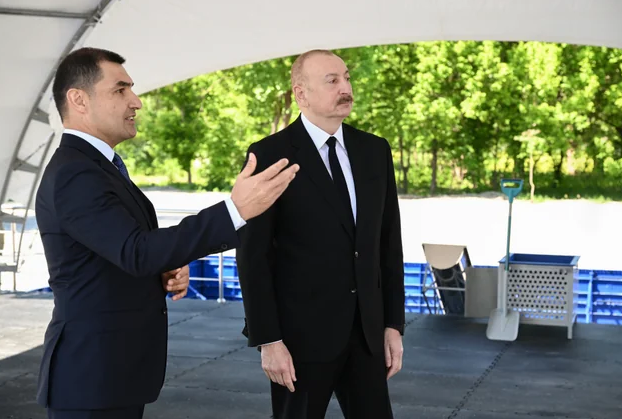 Prezident İlham Əliyev Zəngilan şəhərində sakinlərlə görüşüb, "Zangilan City Park Hotel"in təməlini qoyub - FOTO