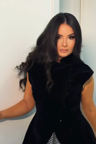 3 uşaq anası olan Aysel mini geyimdə AĞILLARI BAŞDAN ALDI - FOTOLAR