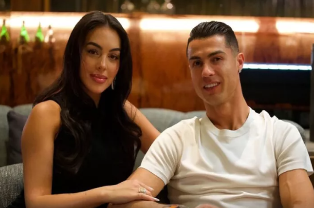 Sevgilisi Ronaldonun neçə yaşadək oynayacağını açıqladı