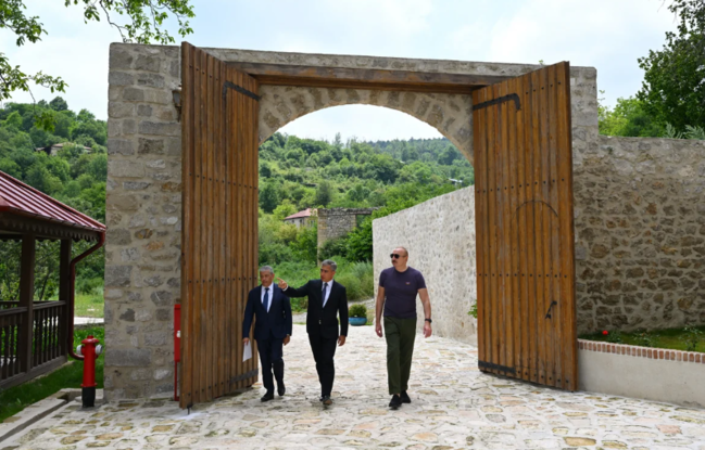 Prezident İlham Əliyev Şuşada "Yasəmən" hotelinin yeni korpusları ilə tanış olub - FOTO