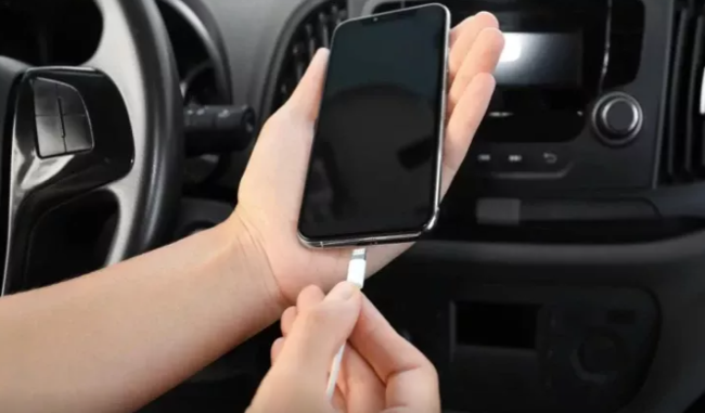 Telefonu avtomobildə doldurmaq sərfiyyatı artırır?