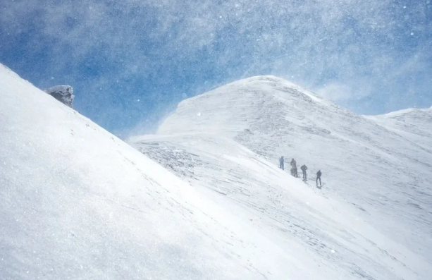 Pakistanda qar uçqununda itkin düşən alpinistlərdən daha dördünün meyiti tapıldı