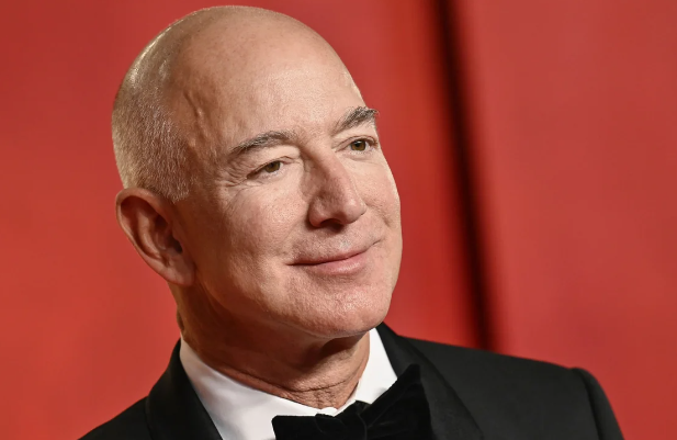 Ceff Bezos "Liverpul"un səhmlərini satın aldı