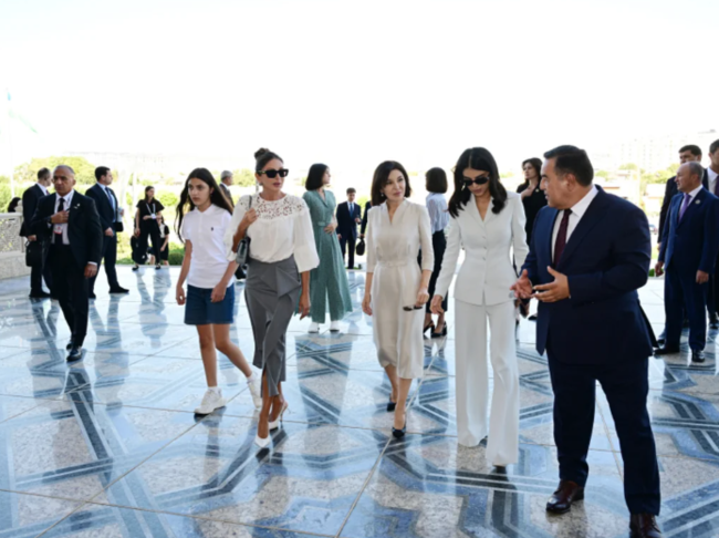 Mehriban Əliyeva Daşkənddə İslam Sivilizasiyası Mərkəzi ilə tanış olub - FOTO
