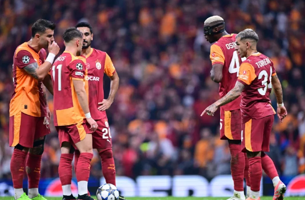 "Qalatasaray" üç futbolçusunu komandadan göndərir