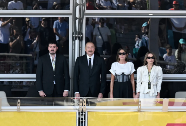 İlham Əliyev və Mehriban Əliyeva "Formula-1" Azərbaycan Qran-prisinin əsas yarışına baxıblar - FOTO+YENİLƏNİB