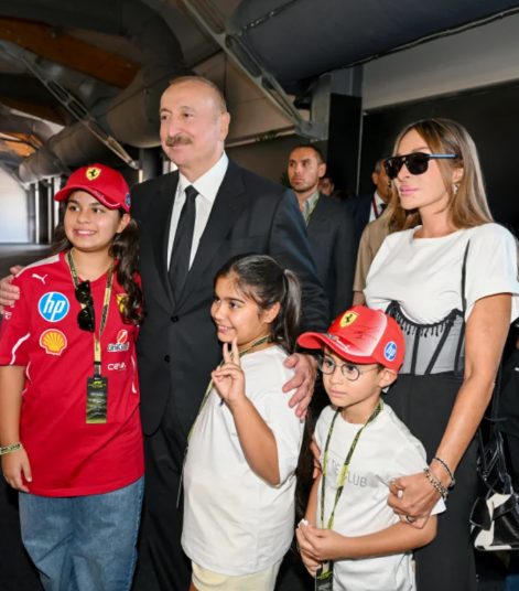 İlham Əliyev və Mehriban Əliyeva "Formula-1" Azərbaycan Qran-prisinin əsas yarışına baxıblar - FOTO+YENİLƏNİB