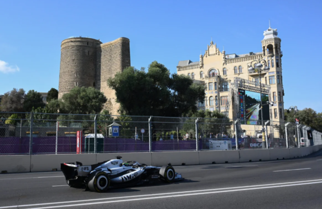 İlham Əliyev və Mehriban Əliyeva "Formula-1" Azərbaycan Qran-prisinin əsas yarışına baxıblar - FOTO+YENİLƏNİB