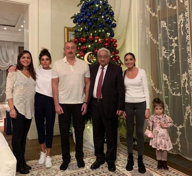 İlham Əliyev ad gününü ailəsi ilə birlikdə qeyd edib - FOTOLAR