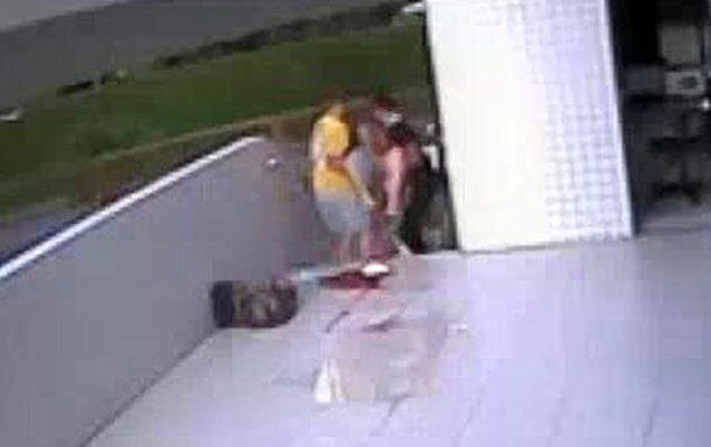 Məşhur futbolçunun xanımı uşağını eyvanda DÜNYAYA GƏTİRDİ - FOTO