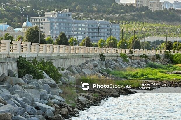 Bulvar ərazisindən Xəzərə çirkab sular axıdılır - FOTO