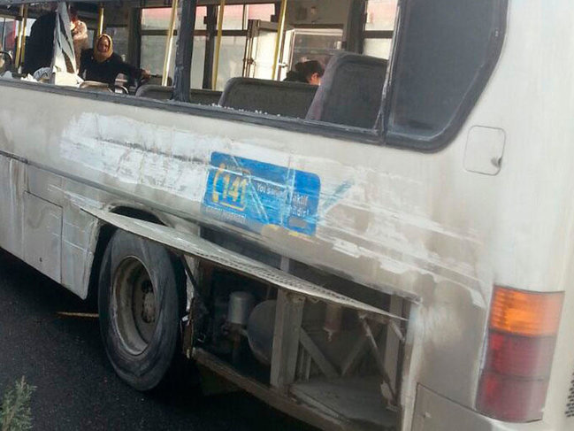 Bakıda marşrut avtobusu betonqarışdıran maşınla toqquşub