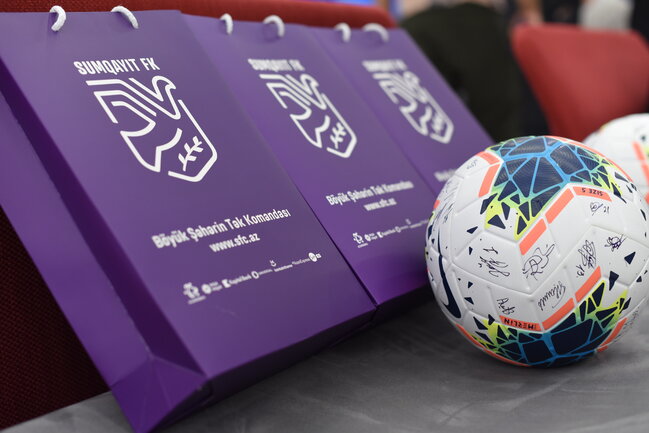 Peşəkar futbolçular "Kontakt"ın müştəriləri ilə yarışdılar – FOTOLAR