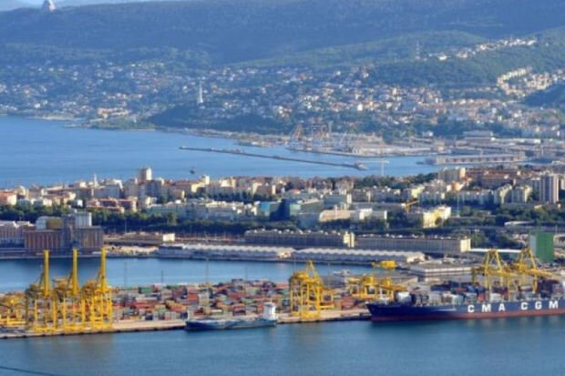 İtaliya Rusiya gəmiləri üçün bütün limanları bağlayır