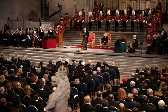 Britaniyanın yeni kralı ilk dəfə parlamentə müraciət etdi - FOTO/VİDEO