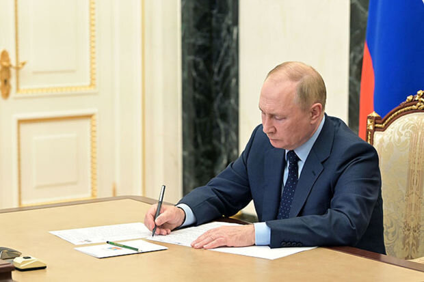 Putin Rusiya vətəndaşlığının verilməsi haqqında yeni fərman imzalayıb