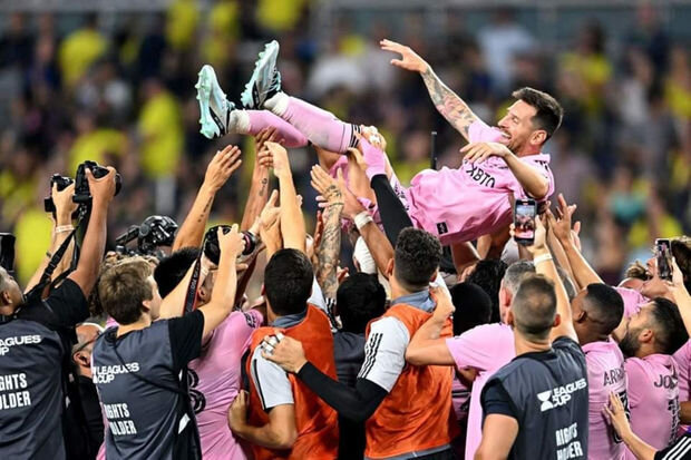 Messi yeni klubunda ilk titulunu qazanıb