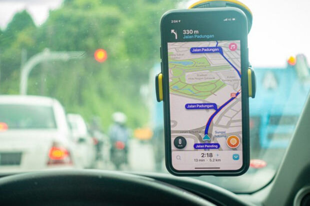 "Waze" naviqator proqramı sürücüləri aldadır? - VİDEO