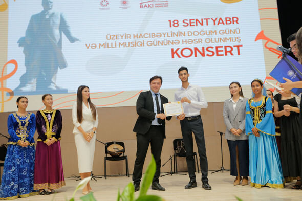 Könüllülərin təqdimatında Milli Musiqi Gününə həsr olunmuş konsert proqramı keçirilib – FOTO