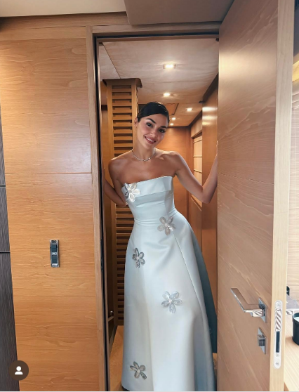 Hande Erçel dostları ilə gəmi səyahətində - FOTOLAR