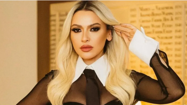 Hadise uşaq və qadın cinayətlərinə görə qara geyindi - FOTO