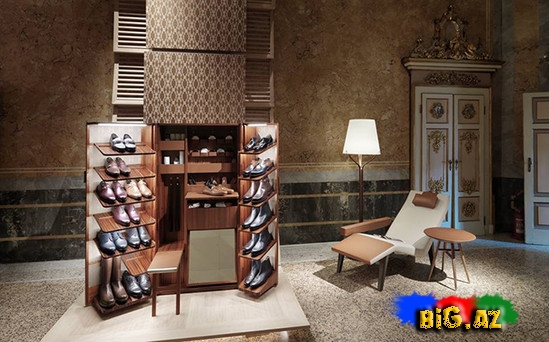 Hermes, Milan və qədim saray…