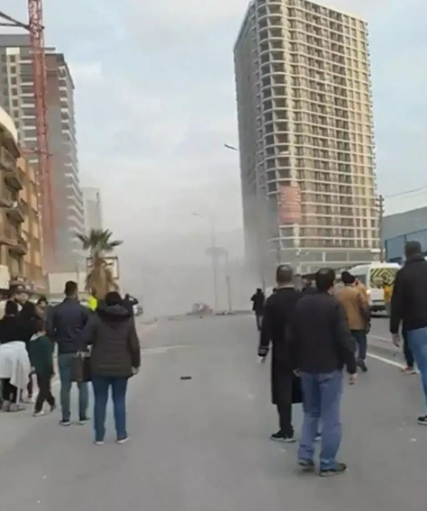 Türkiyədə kran aşdı - Ölən və yaralananlar var-Video