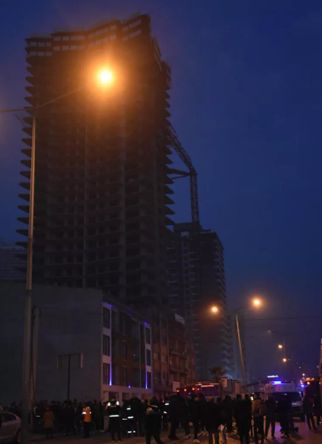 Türkiyədə kran aşdı - Ölən və yaralananlar var-Video