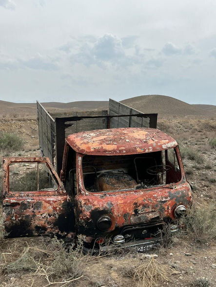 Kəlbəcər sakini qaçırdığı avtomobili yandırıb - FOTO