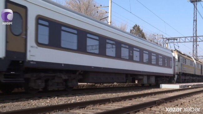 Diqqət! Diqqət! Bakı-Xankəndi qatarı YOLA DÜŞÜR - VİDEO